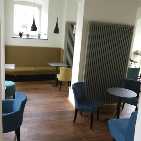 Adhoc Auberge de jeunesse *